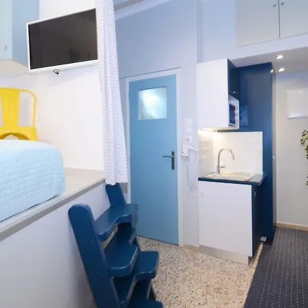 Urban Art Experience With Acropolis View Apartment